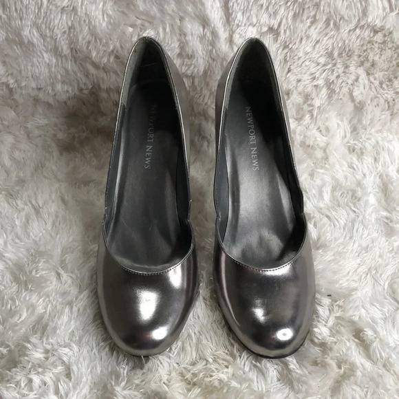 🌸NEW🌸 NEWPORT NEWS Pewter Heels - Picture 4 of 7